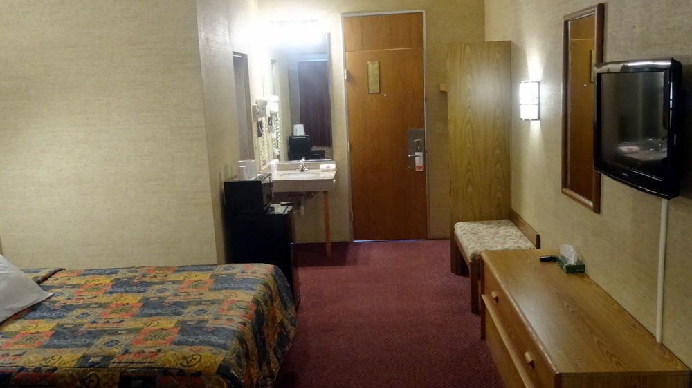 Red Carpet Inn Syracuse Airport North Syracuse Экстерьер фото