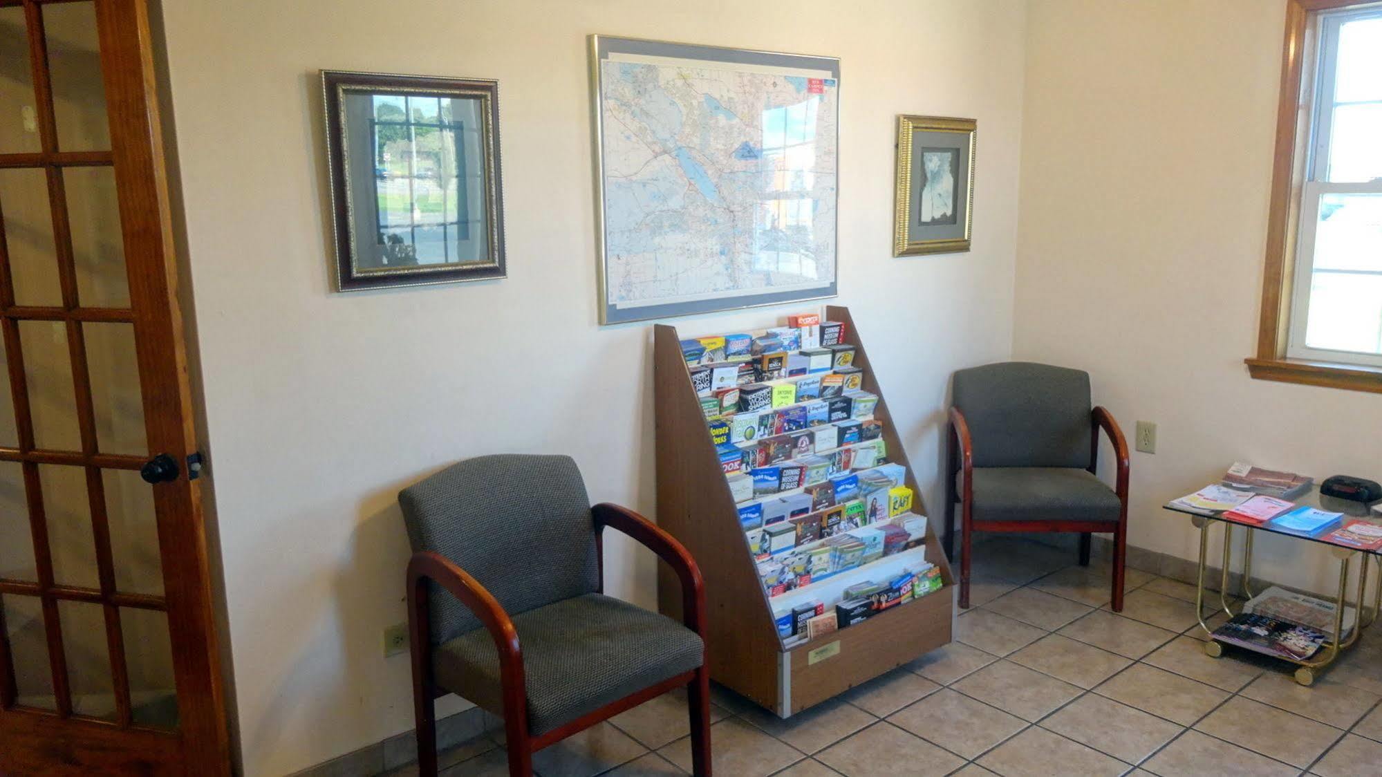 Red Carpet Inn Syracuse Airport North Syracuse Экстерьер фото