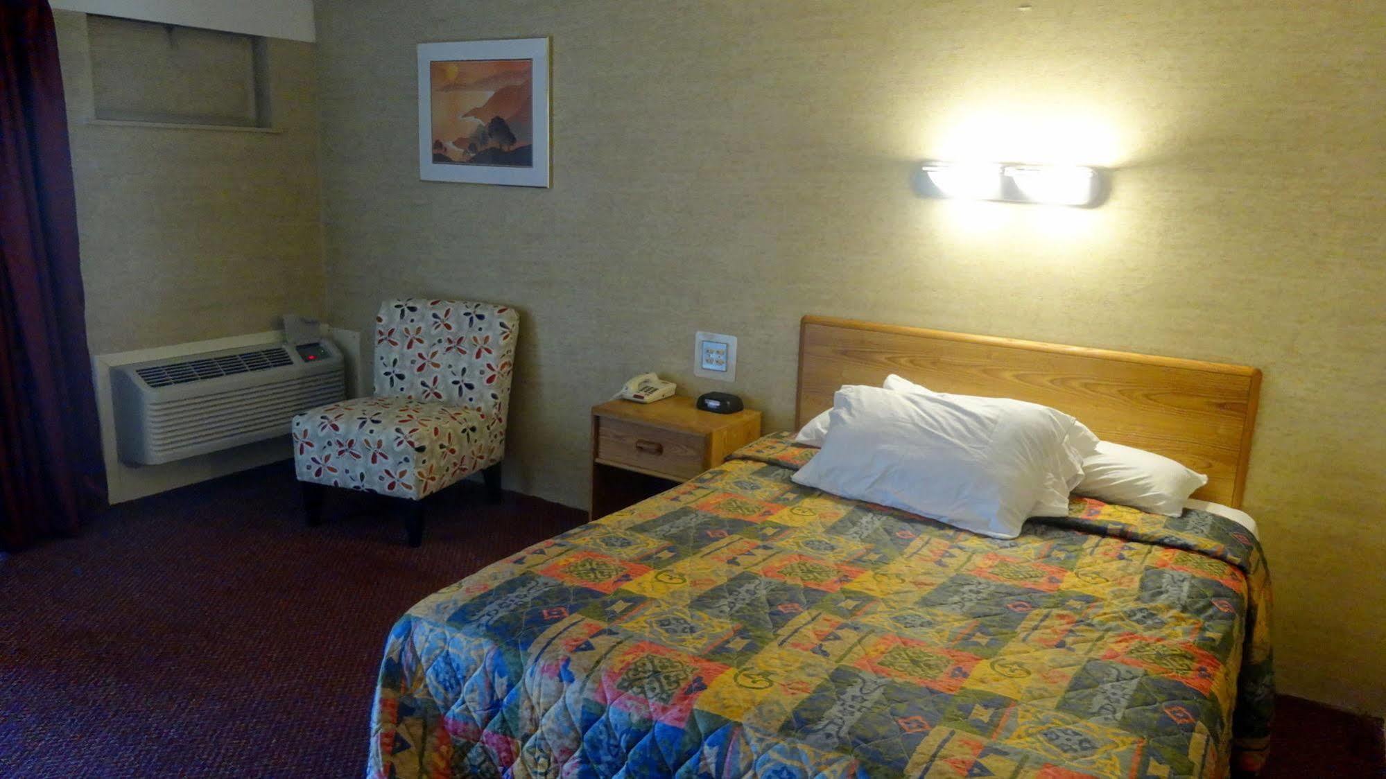 Red Carpet Inn Syracuse Airport North Syracuse Экстерьер фото