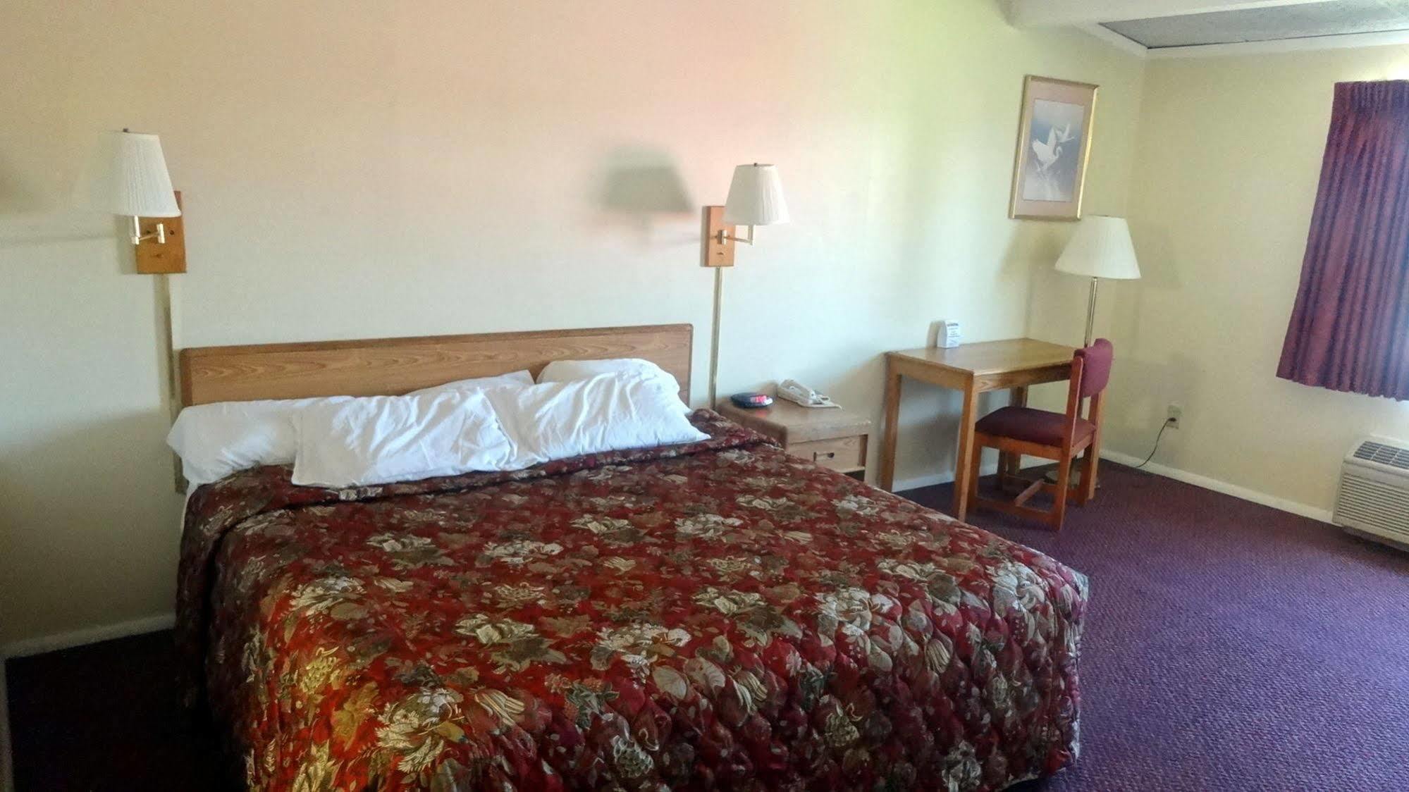 Red Carpet Inn Syracuse Airport North Syracuse Экстерьер фото
