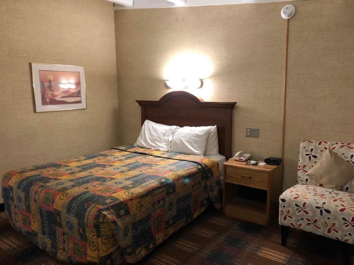 Red Carpet Inn Syracuse Airport North Syracuse Экстерьер фото