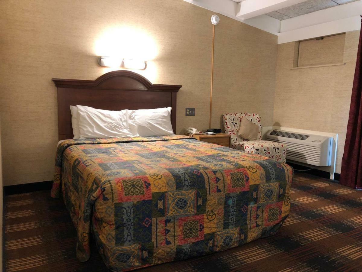 Red Carpet Inn Syracuse Airport North Syracuse Экстерьер фото