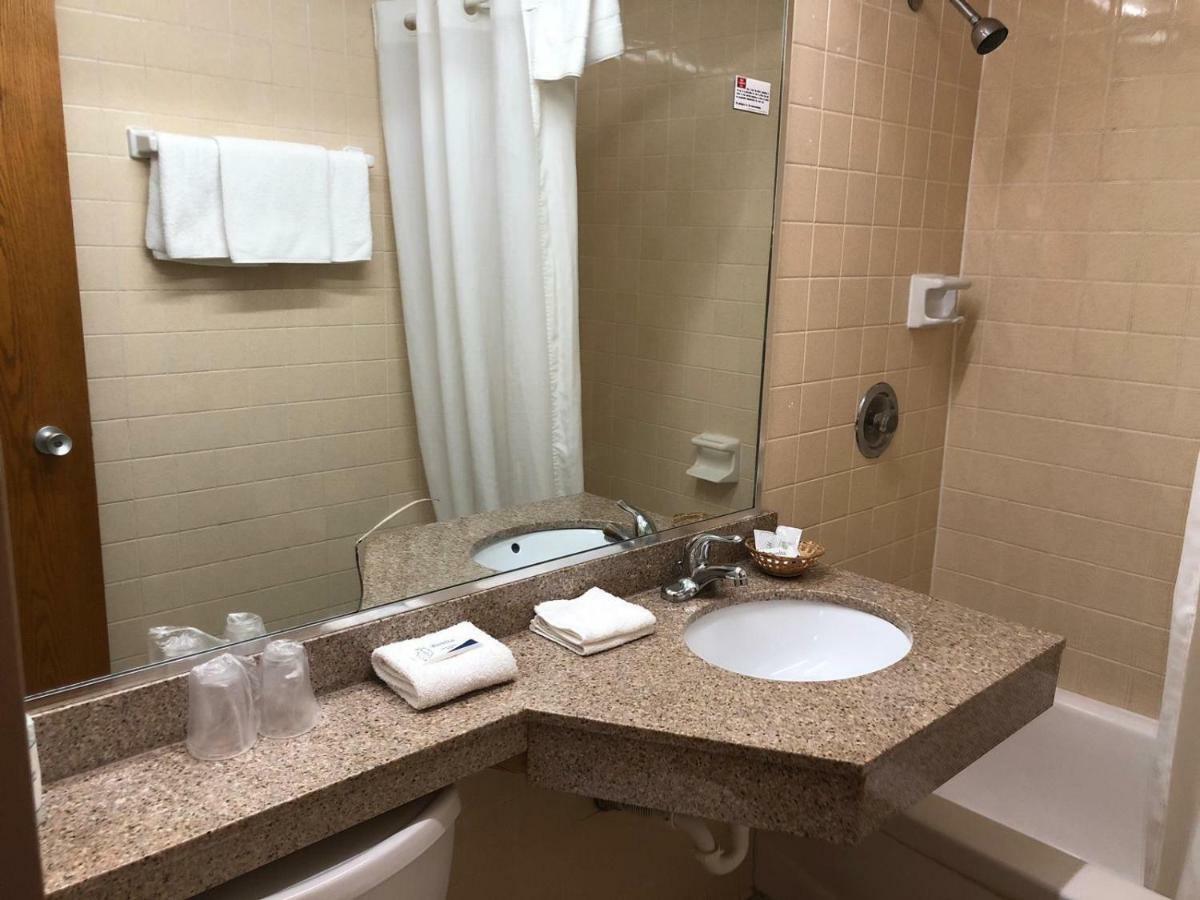 Red Carpet Inn Syracuse Airport North Syracuse Экстерьер фото