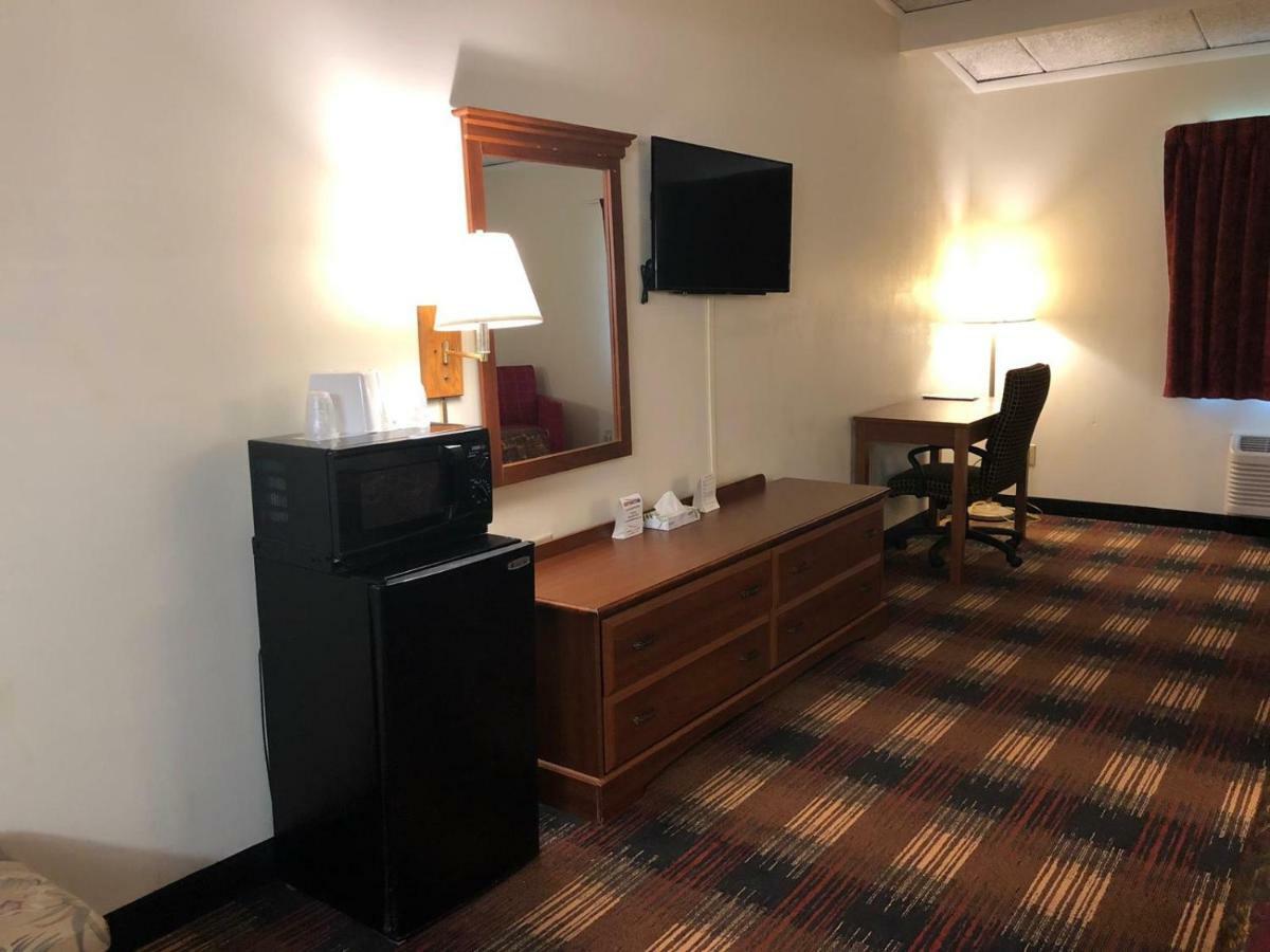 Red Carpet Inn Syracuse Airport North Syracuse Экстерьер фото
