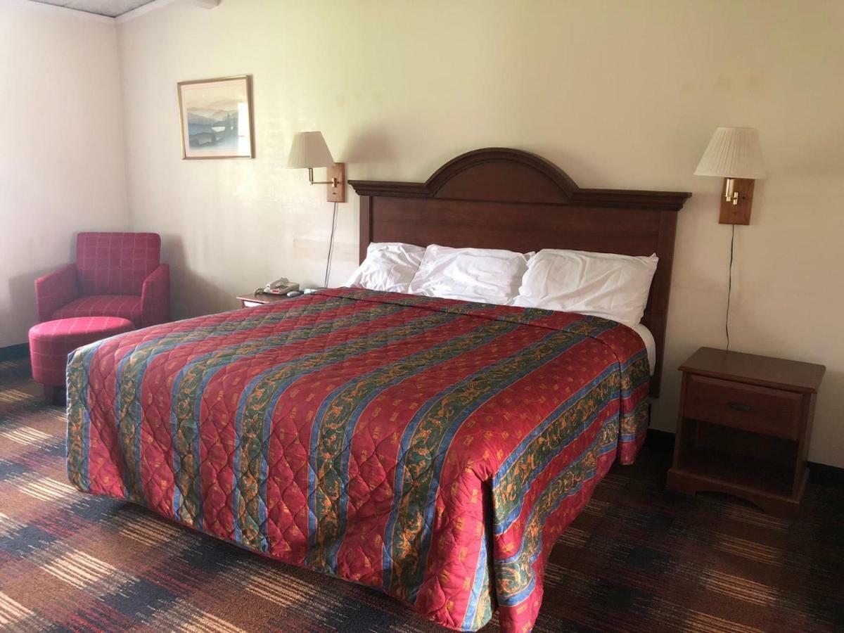 Red Carpet Inn Syracuse Airport North Syracuse Экстерьер фото