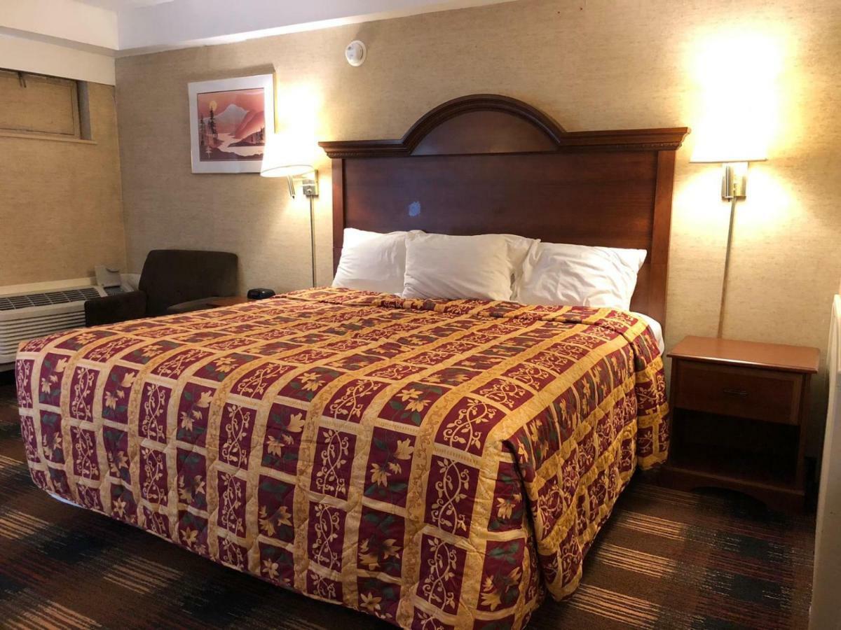 Red Carpet Inn Syracuse Airport North Syracuse Экстерьер фото