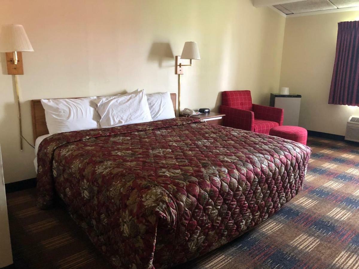 Red Carpet Inn Syracuse Airport North Syracuse Экстерьер фото