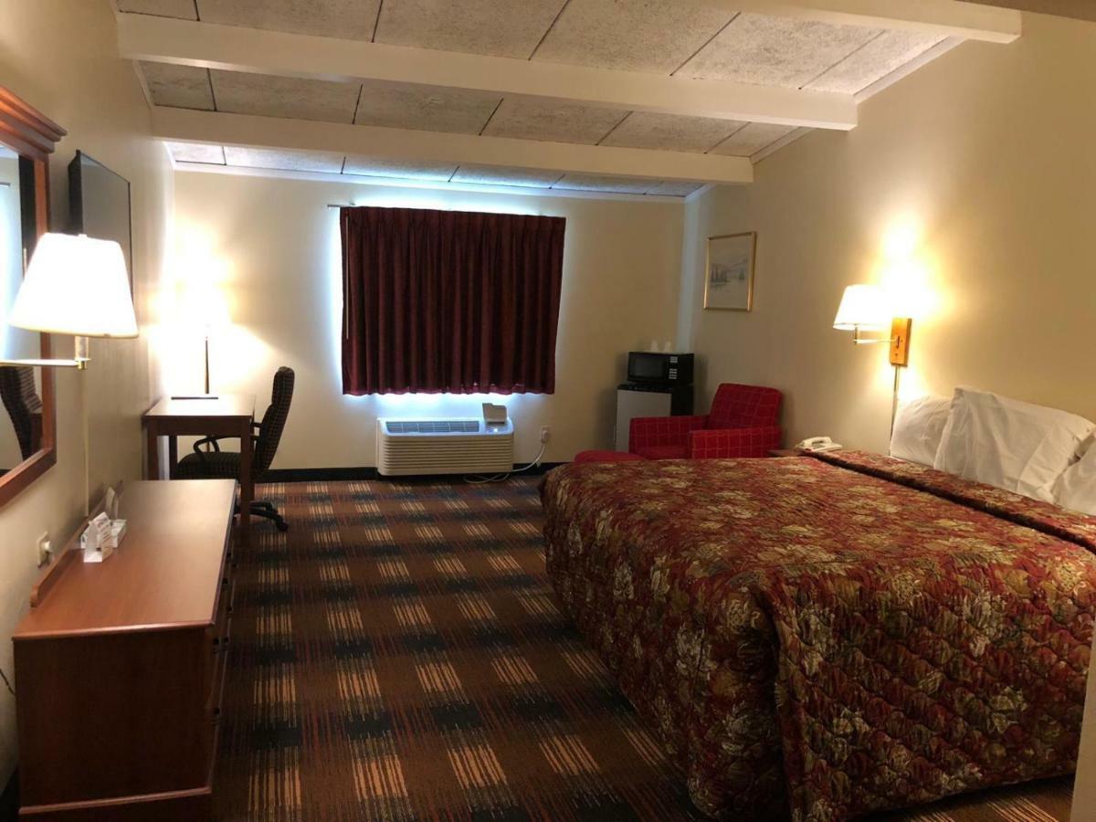 Red Carpet Inn Syracuse Airport North Syracuse Экстерьер фото