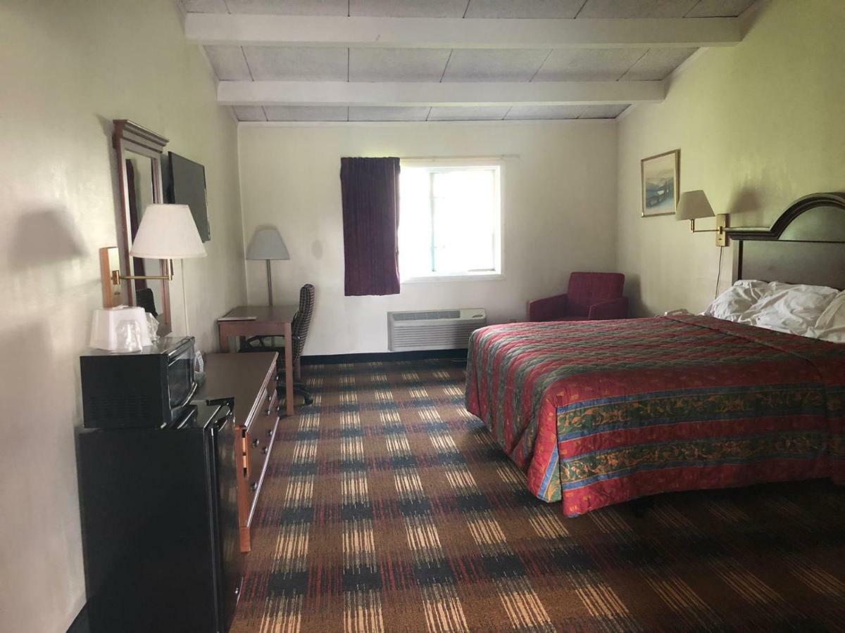 Red Carpet Inn Syracuse Airport North Syracuse Экстерьер фото