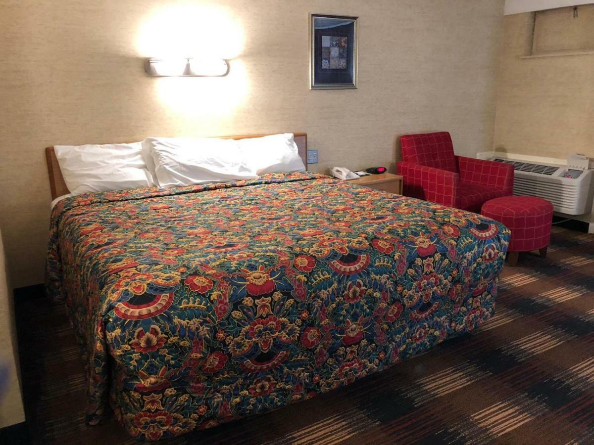 Red Carpet Inn Syracuse Airport North Syracuse Экстерьер фото